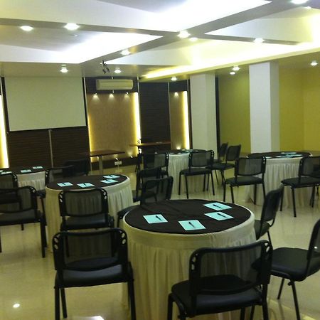 Hotel Pristine Residency Ahmadabad Zewnętrze zdjęcie