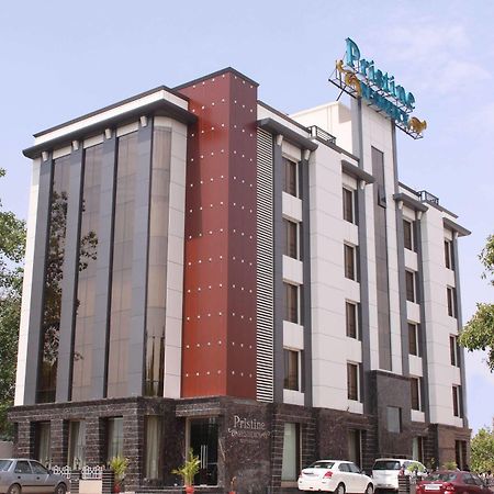 Hotel Pristine Residency Ahmadabad Zewnętrze zdjęcie