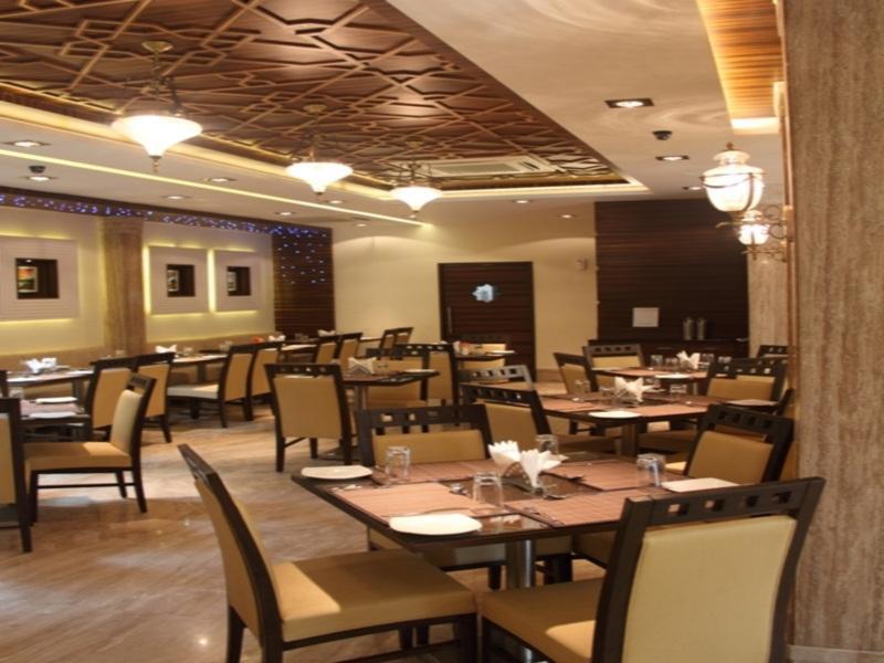 Hotel Pristine Residency Ahmadabad Zewnętrze zdjęcie