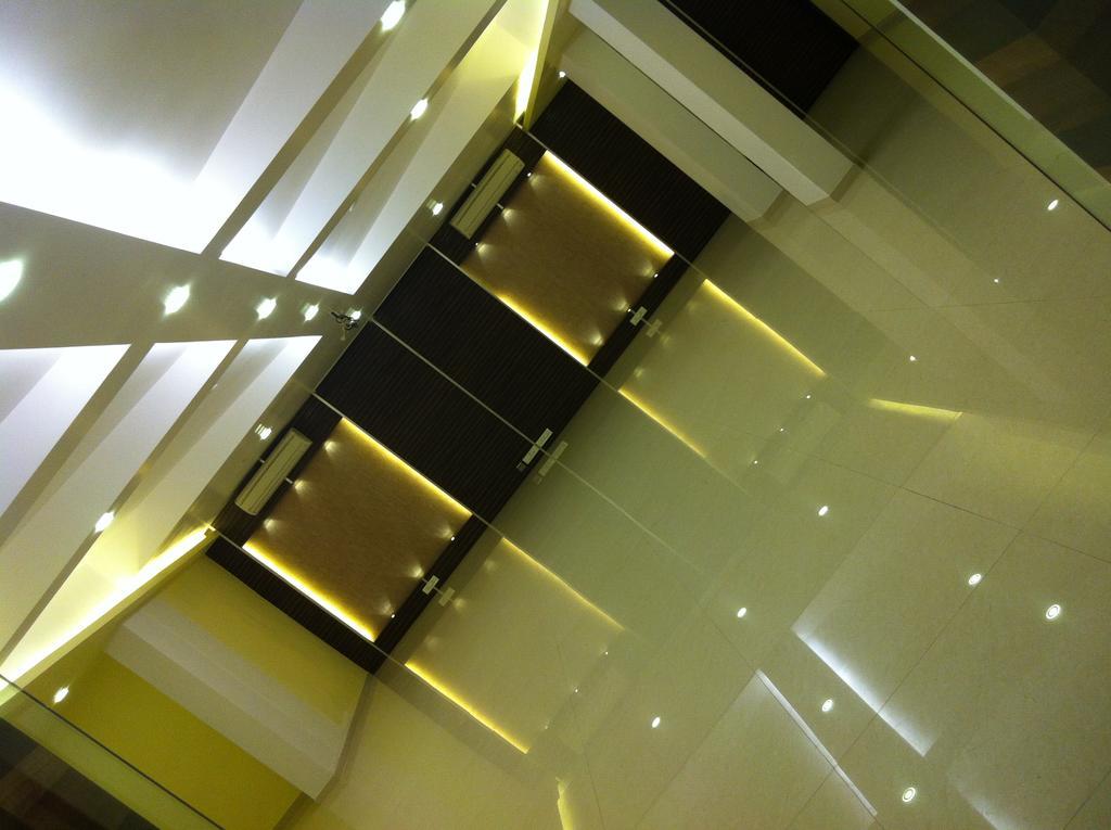 Hotel Pristine Residency Ahmadabad Zewnętrze zdjęcie