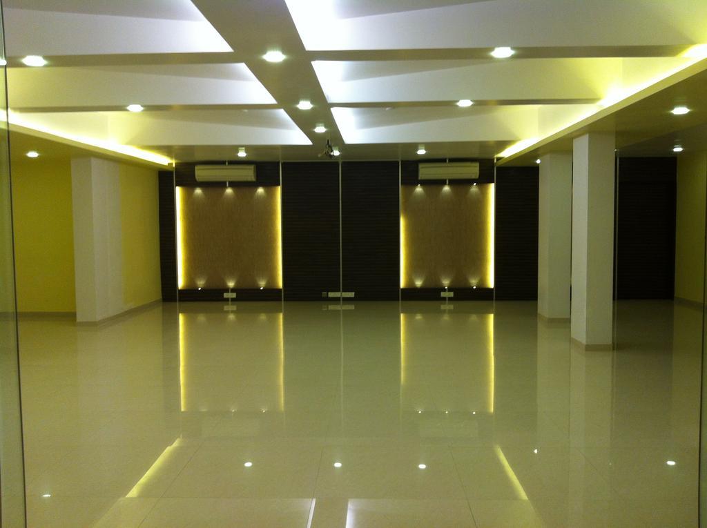 Hotel Pristine Residency Ahmadabad Zewnętrze zdjęcie