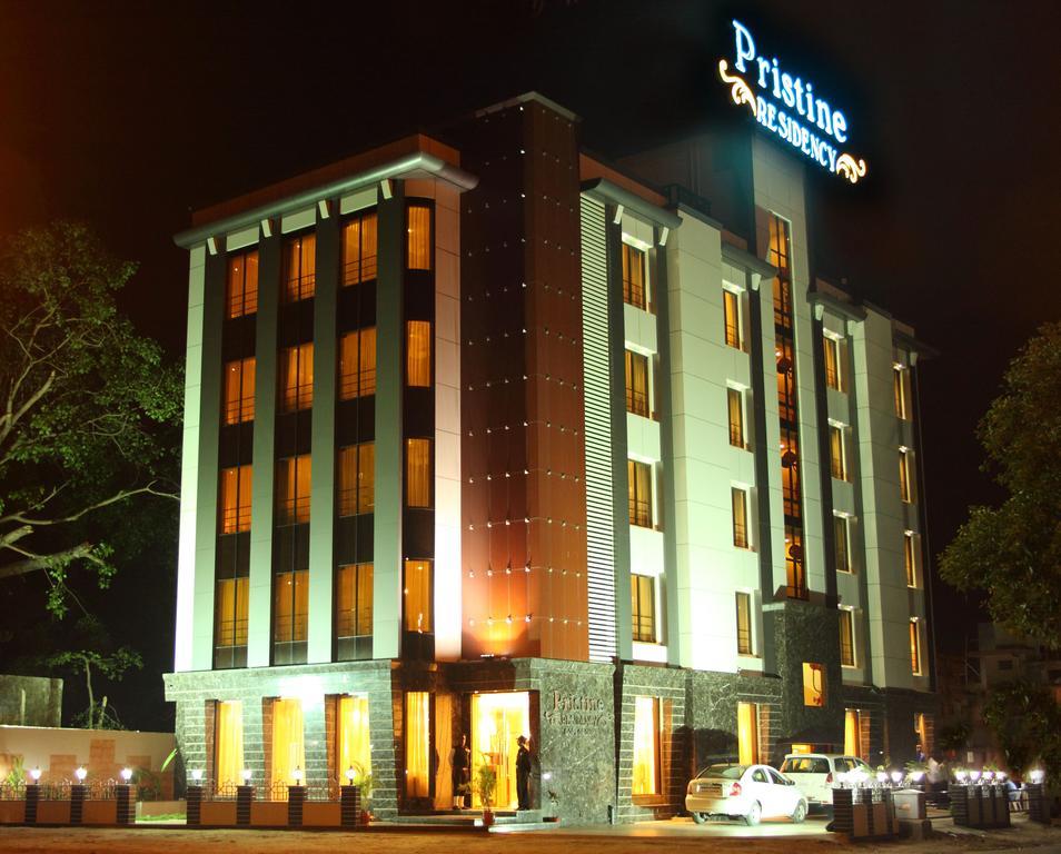 Hotel Pristine Residency Ahmadabad Zewnętrze zdjęcie