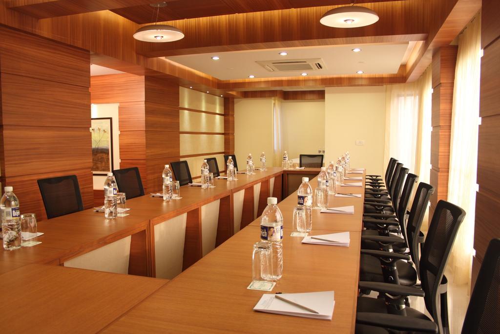 Hotel Pristine Residency Ahmadabad Zewnętrze zdjęcie