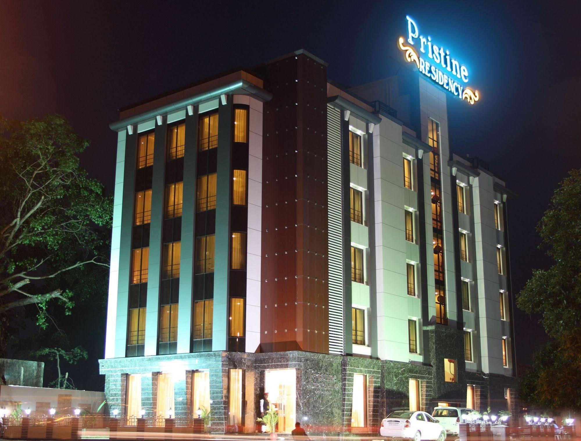 Hotel Pristine Residency Ahmadabad Zewnętrze zdjęcie