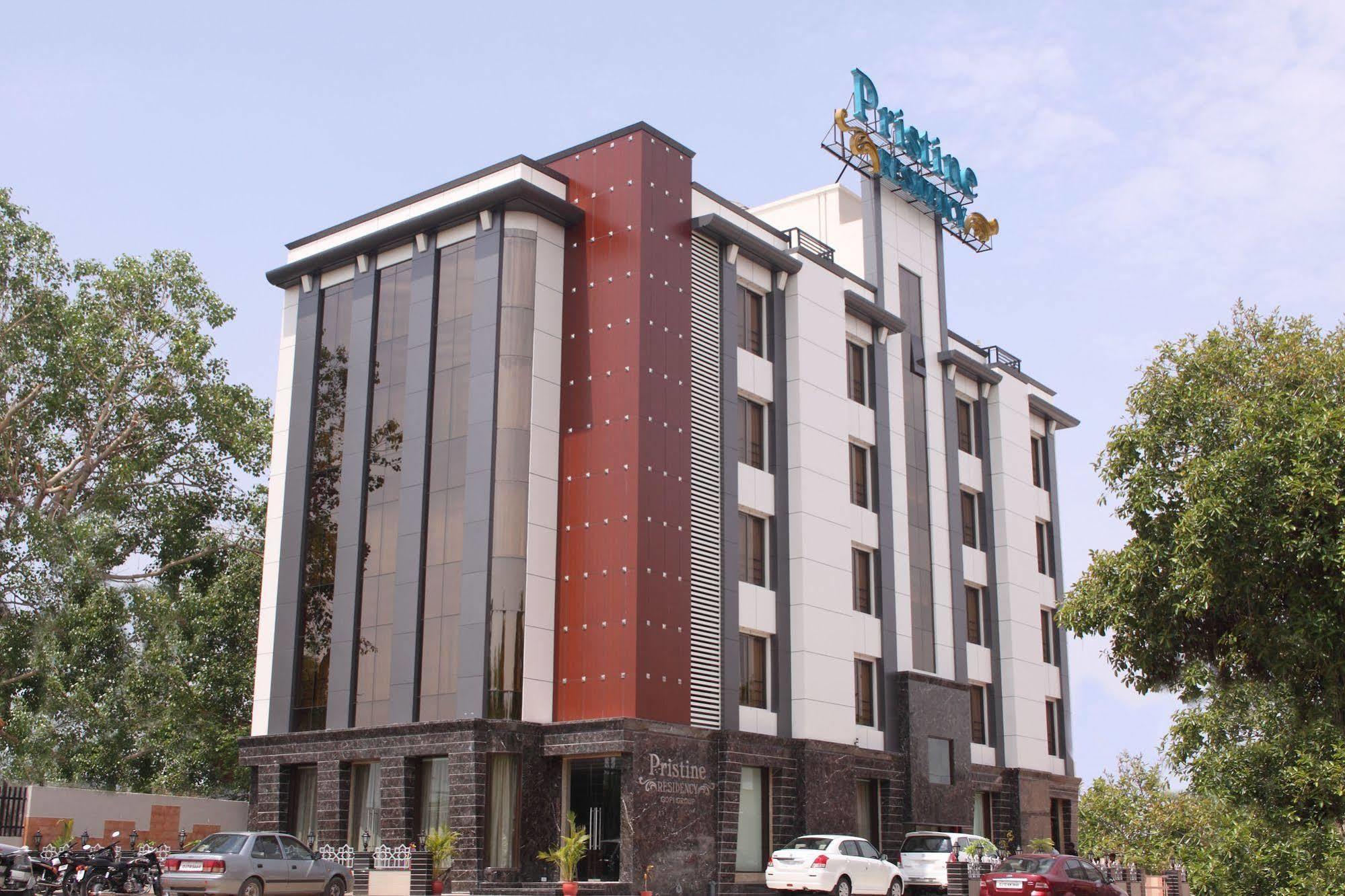Hotel Pristine Residency Ahmadabad Zewnętrze zdjęcie