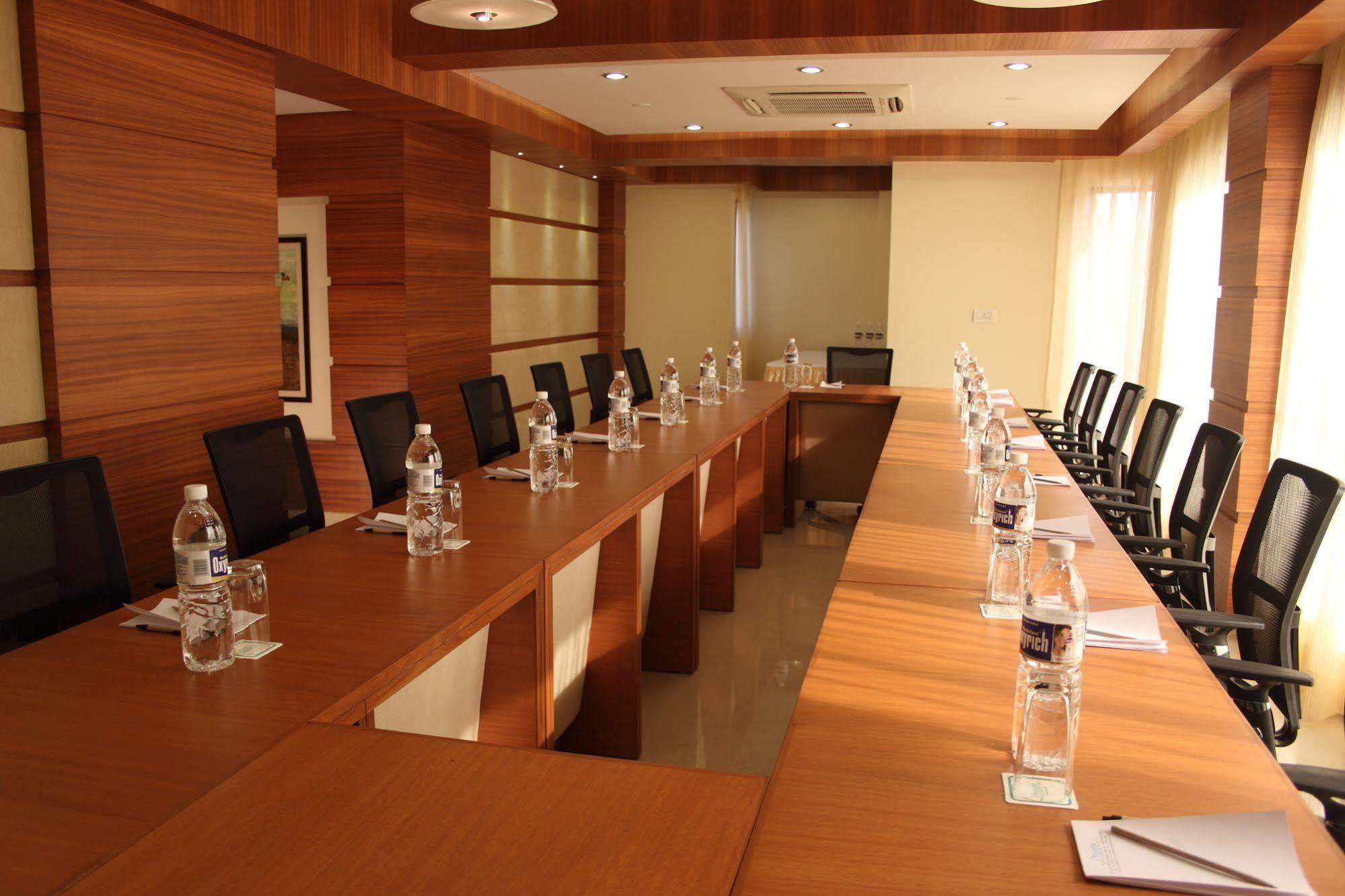 Hotel Pristine Residency Ahmadabad Zewnętrze zdjęcie