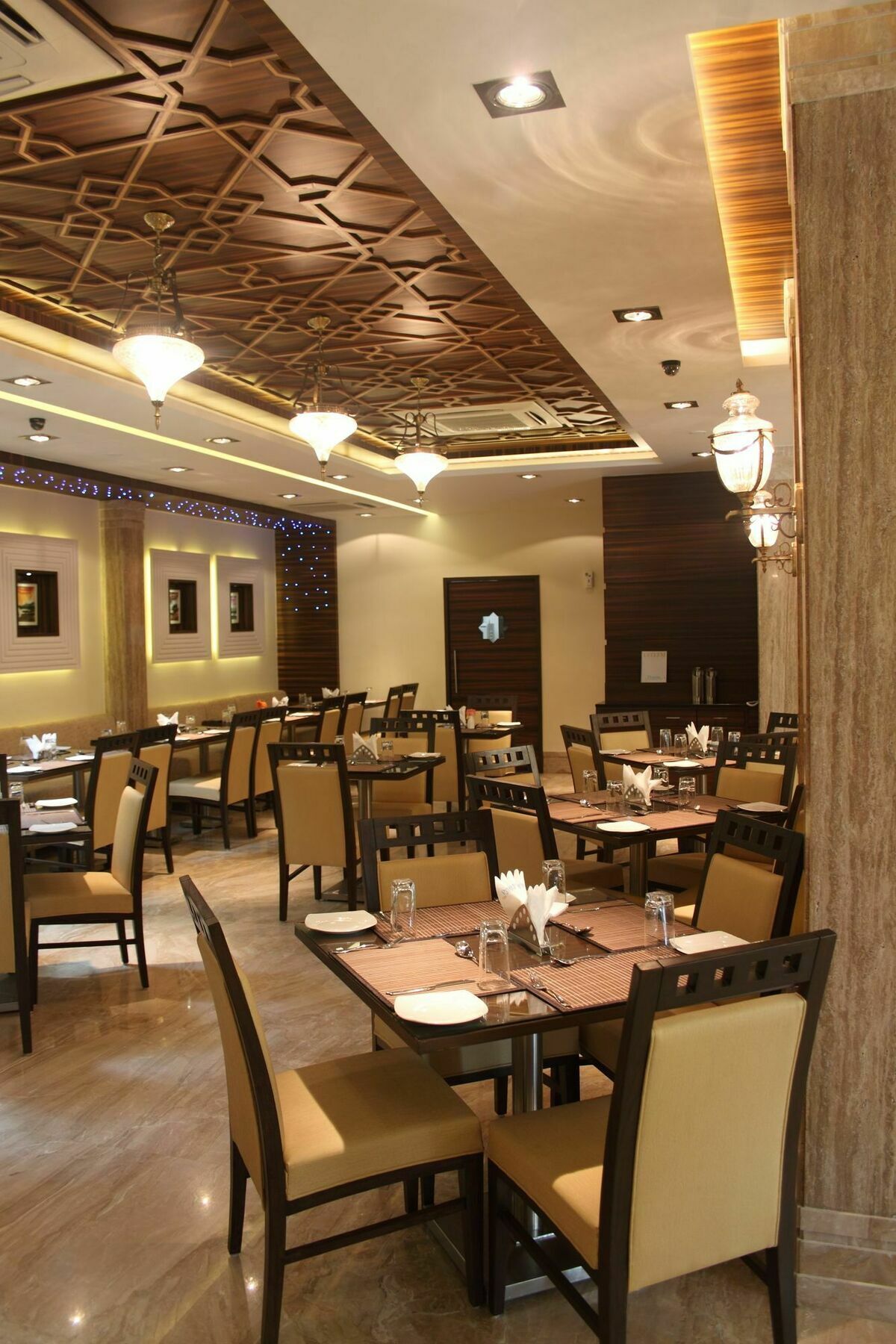 Hotel Pristine Residency Ahmadabad Zewnętrze zdjęcie