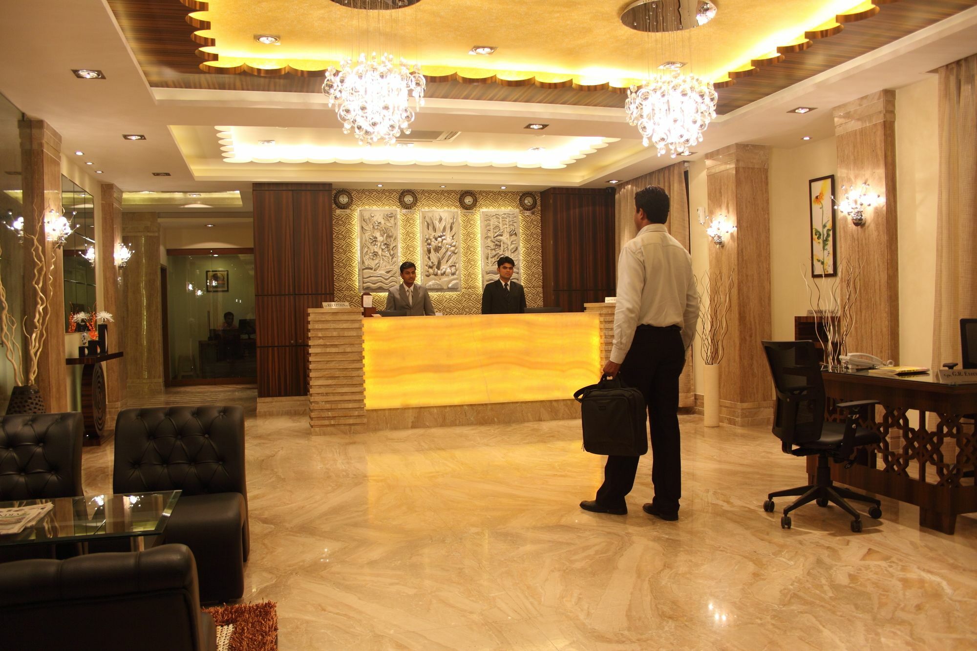 Hotel Pristine Residency Ahmadabad Zewnętrze zdjęcie