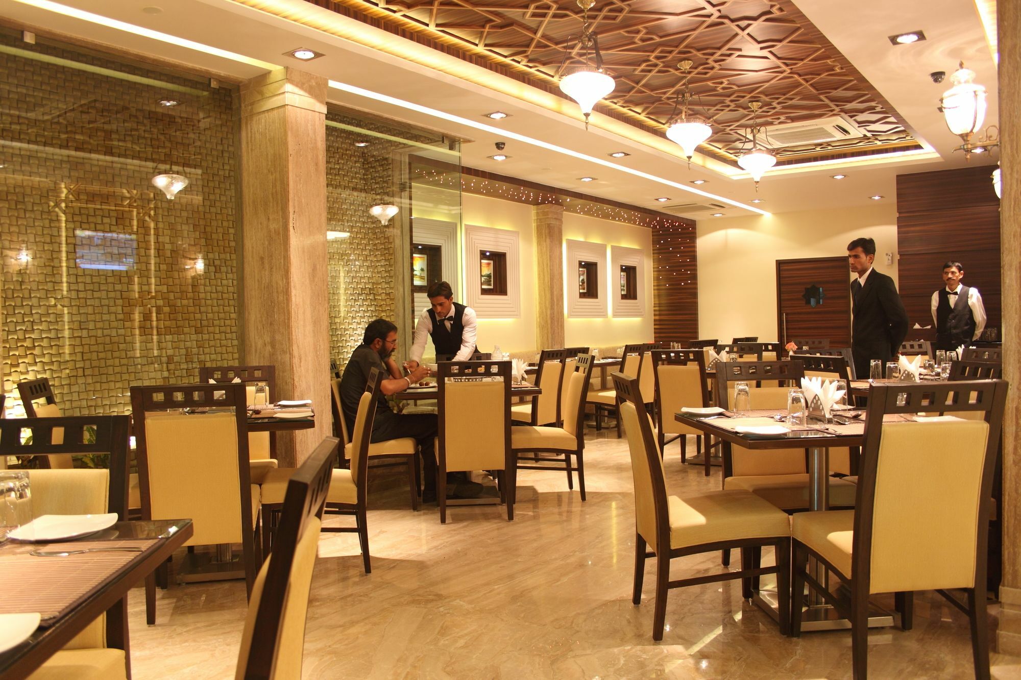Hotel Pristine Residency Ahmadabad Zewnętrze zdjęcie